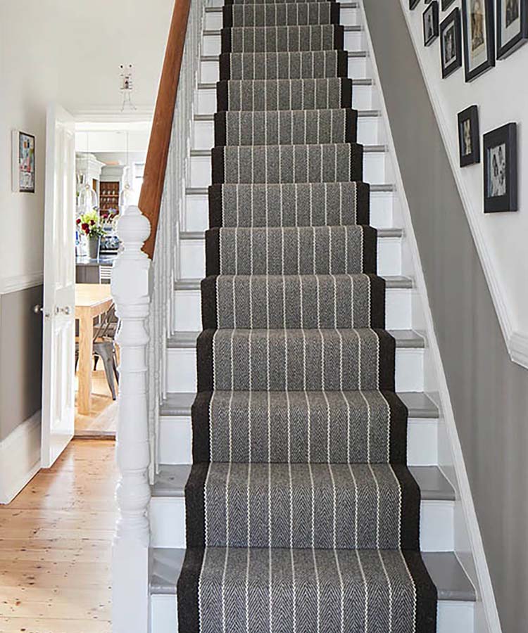 Roger Oates - Dart - Light Grey