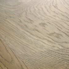 View of Old Oak Matt Oiled EL312 laminate tile by Quick-Step