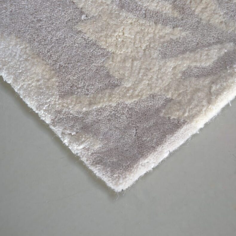 Wild Strawberry Tonal 38201 rug by Wedgwood