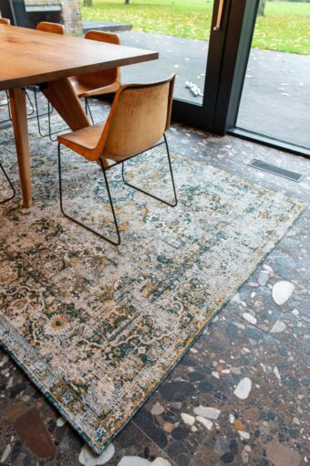 Antiquarian Collection Bakhtiari Fener 9127 rug by Louis De Poortere