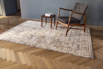 Antiquarian Collection Ushak Suleiman Grey 8884 rug by Louis De Poortere