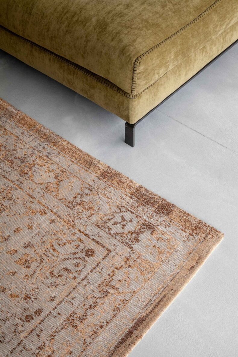 Fading World Collection Medallion Salmon 9067 rug by Louis De Poortere