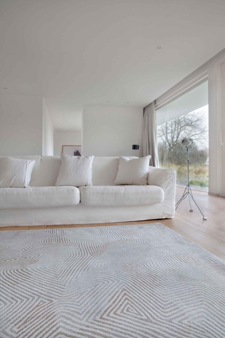 Meditation Collection Coral Oyster White 9228 rug by Louis De Poortere