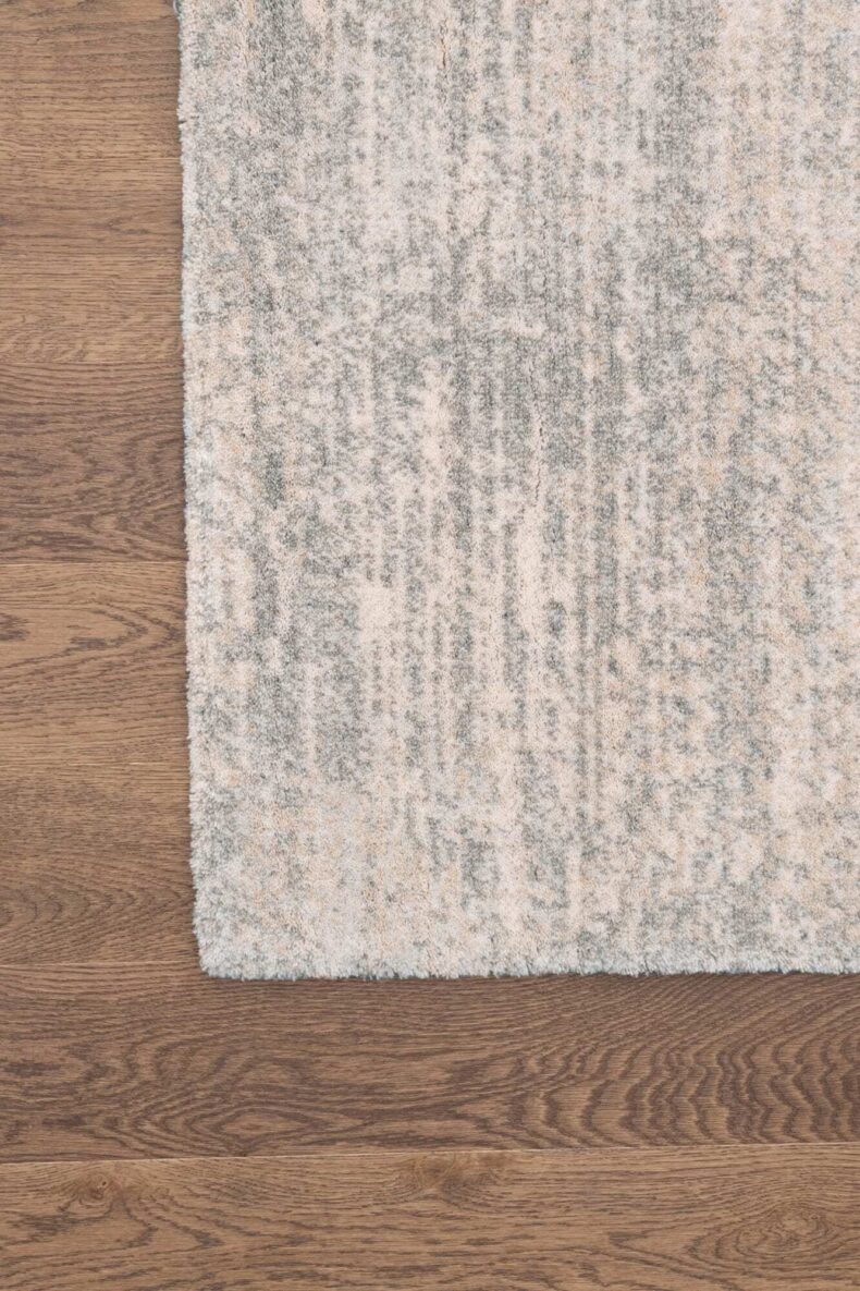 Fam Alabaster rug by Agnella