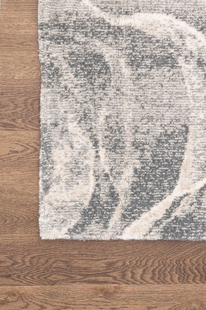 Ros Anthracite rug by Agnella