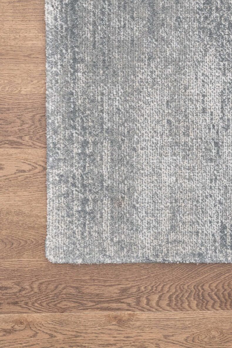 Fam Graphite rug by Agnella