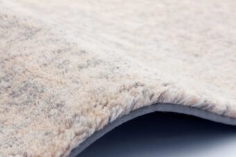 Fam Alabaster rug by Agnella