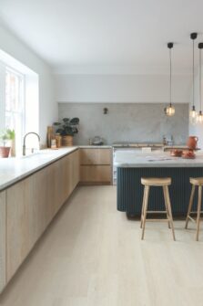 View of Sea Breeze Oak Ligh AVMPU40079 luxury vinyl tile by Quick-Step Livyn