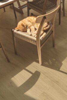 View of Brushed Oak Beige AVMPU40319 luxury vinyl tile by Quick-Step Livyn