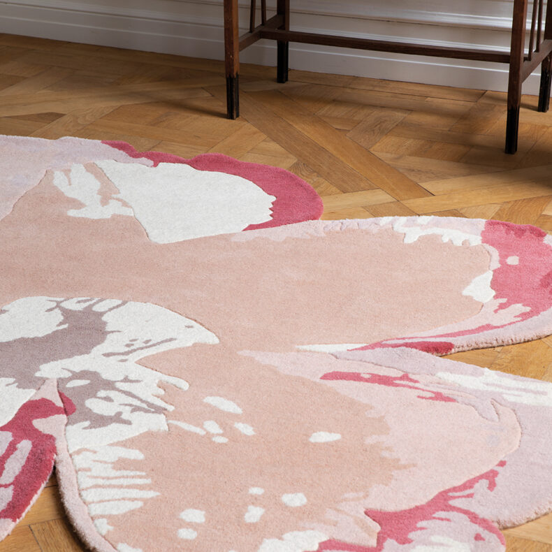 Shaped Magnolia Light Pink 162302 rug by Ted Baker
