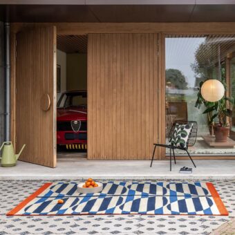 Stripy Stem Azure Outdoor 464308 rug by Orla Kiely