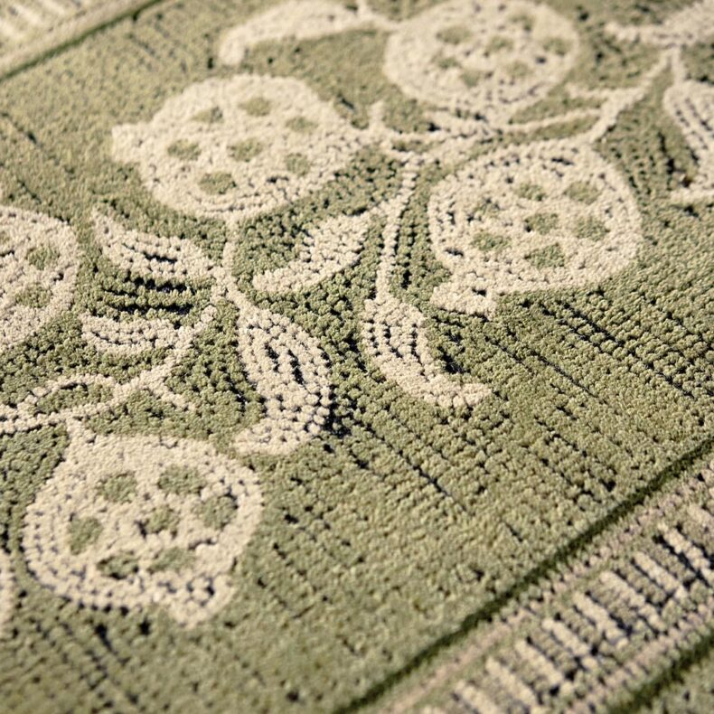 Anaar Forest Green 148007 rug by Sanderson