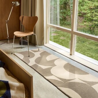 Prism Flower Mushroom Ecru 158009 rug by Orla Kiely