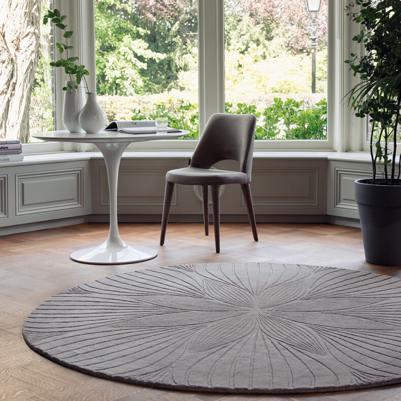 Folia Grey Round 38305 rug by Wedgwood