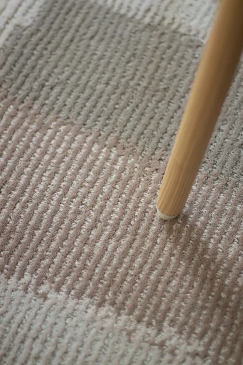 Echo rug by Roger Oates