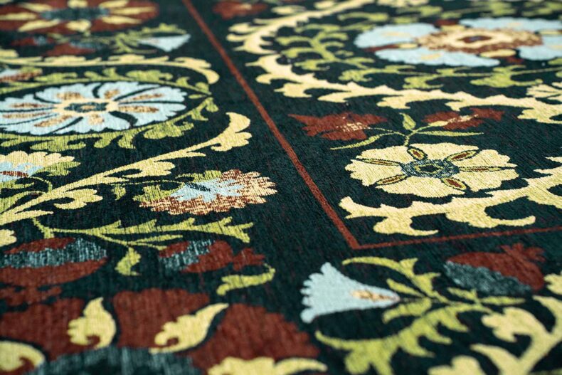 Antiquarian Collection Suzani Bavaria 9729 rug by Louis De Poortere