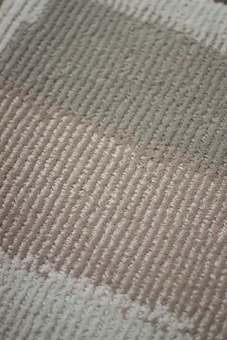 Echo rug by Roger Oates