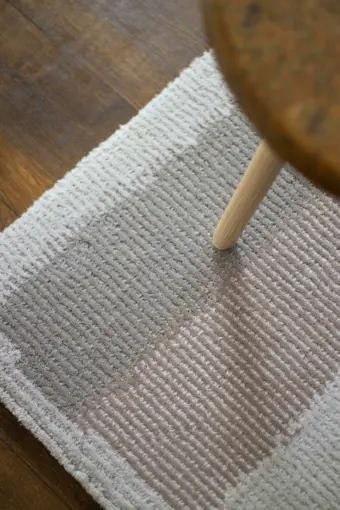 Echo rug by Roger Oates